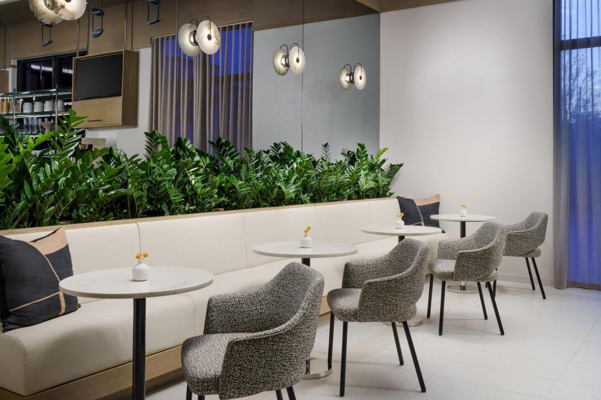 Ac Hotel By Marriott Naples 5Th Avenue Екстериор снимка