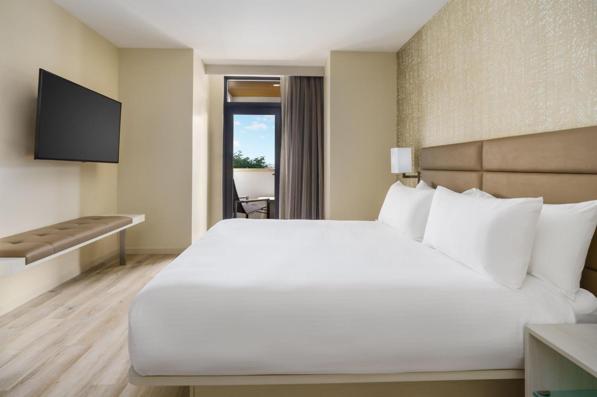 Ac Hotel By Marriott Naples 5Th Avenue Екстериор снимка