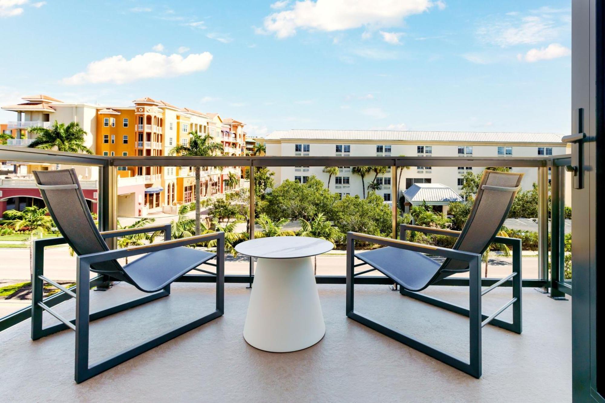 Ac Hotel By Marriott Naples 5Th Avenue Екстериор снимка