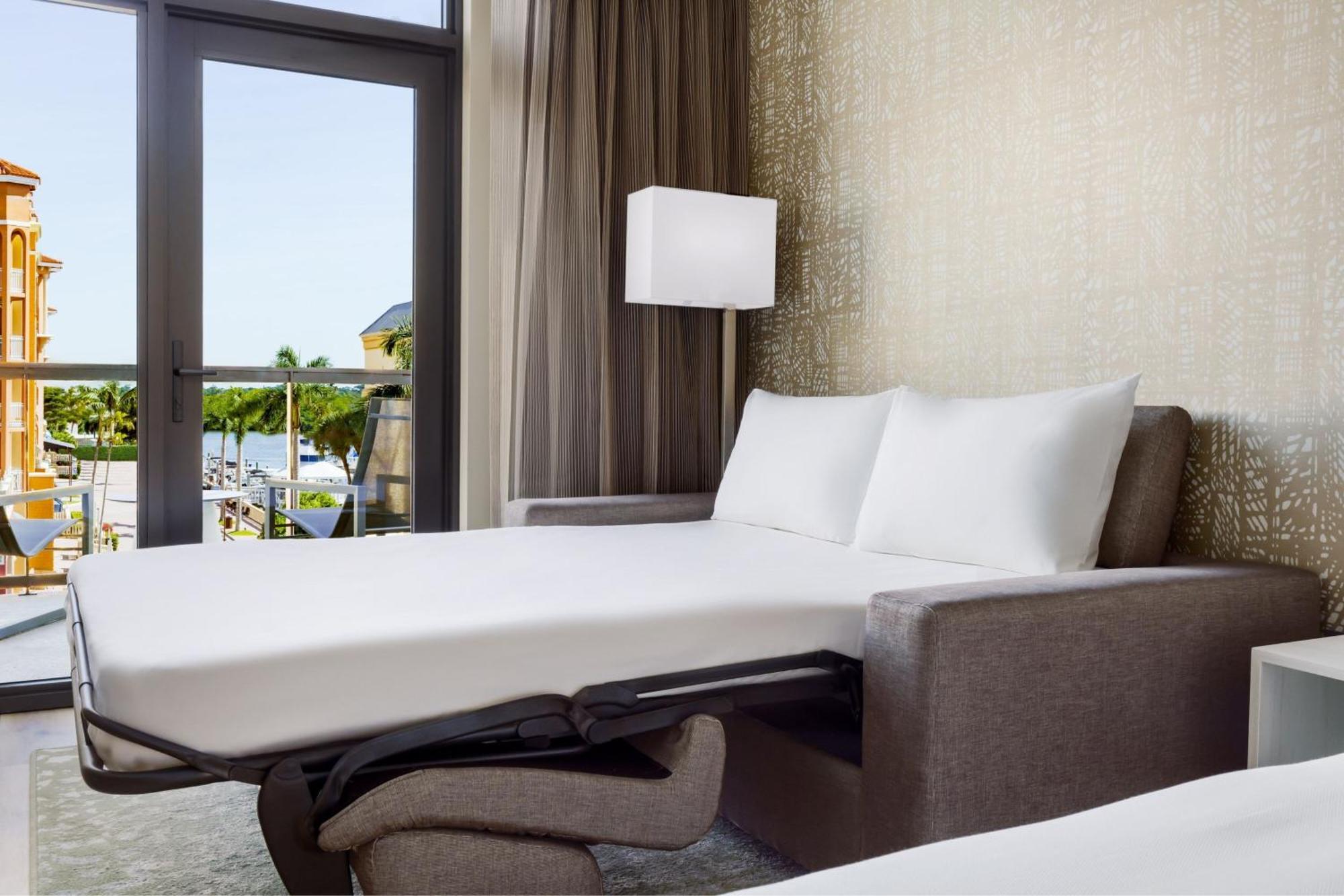Ac Hotel By Marriott Naples 5Th Avenue Екстериор снимка